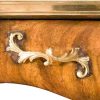 Detalle bronces mueble clásico estilo Regencia francesa
